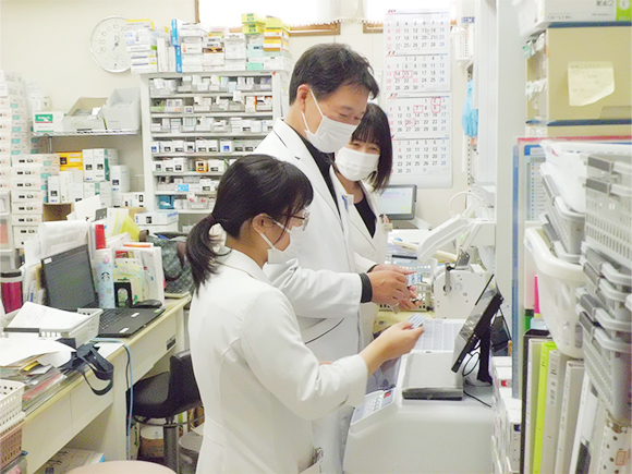 有限会社　岬薬局　調剤室